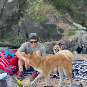 Lee Ki-woo Instagram - ⛺️
사랑한다 요녀석들!!
얼마만의 백패킹이야!!
오히려 두 녀석 때문에 힘이 난다는 사실👍🏻

#가족캠핑 #반려견동반여행 #백패킹 
#취미포기못해 #좋은사람들과 #착한강아지들과
#사지마세요입양하세요 #견종차별금지