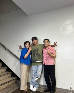 Lee Min-woo Instagram - 우리 가족은 물론~💕
내 주위에 고마운 사람들 
모두 모두 행복해져라귤~🍊🫶🧡

#가족 #행복 #KBS #촬영 #나들이