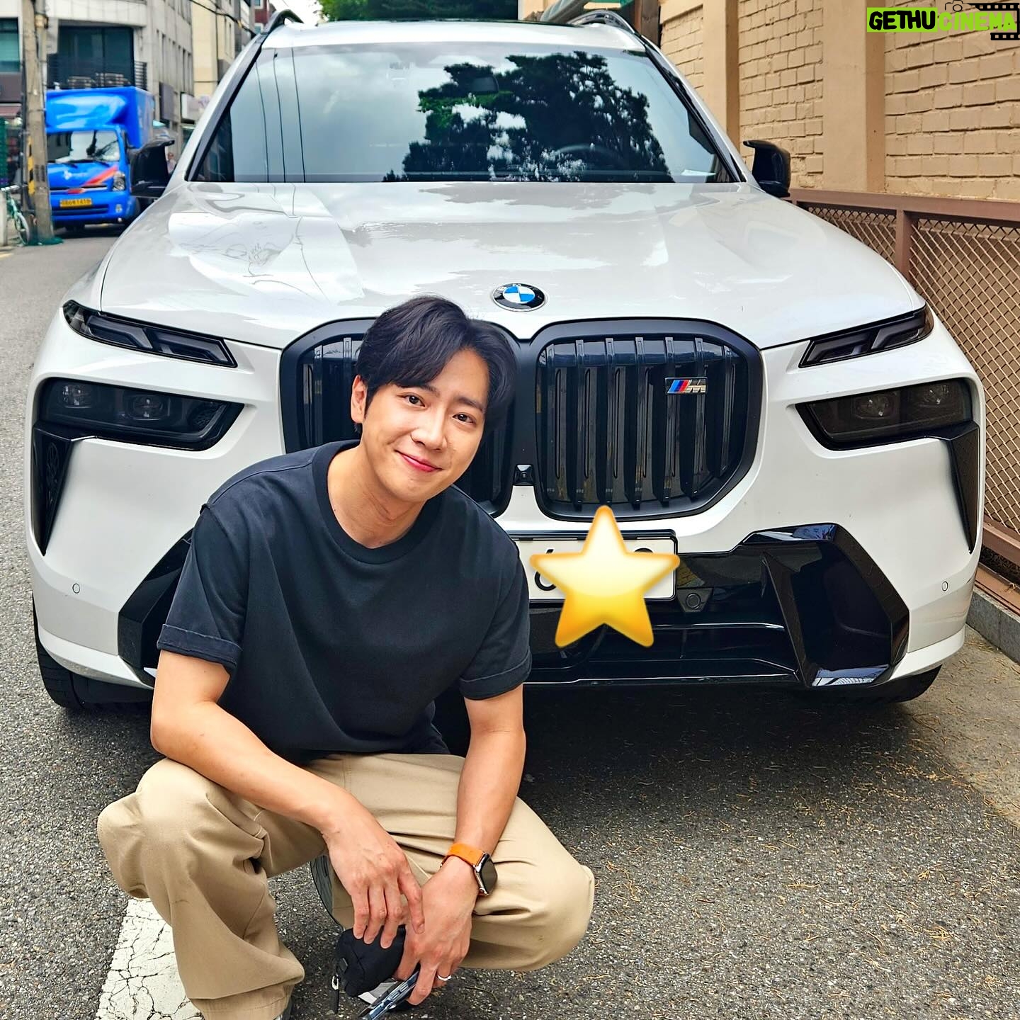 Lee Sang-yeob - 135.3K Likes - 저는 잘 지내고 있답니다.
어디에 계시든 무엇을 하시든 다들 잘 지내고 있기를..
모두 비 피해 없이 잘 지나가길..
#BMW #X7M60i @bmw_kolonmotors @bmw_korea @jimmy__son 👍