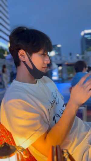 Lee Sang-yeob Instagram - 참 예쁜 서울의 밤 #청계천