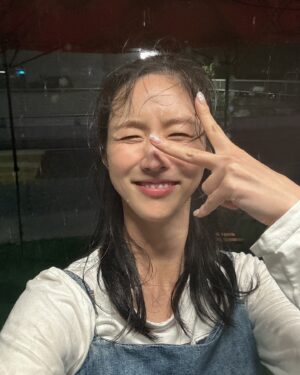 Lee Soo-kyung Instagram - 비오는 날☔️