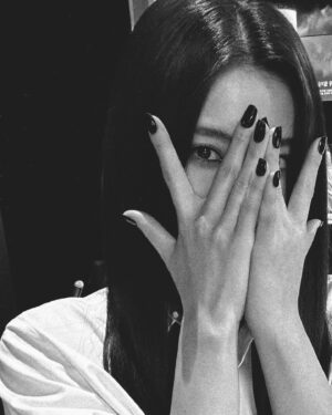 Lee Sun-bin Instagram - ☾ ✍︎︎ ♥︎