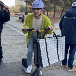 Lee Tae-ri Instagram - 어느 추운 겨울 당근 거래현장🥕
#이연애는불가항력