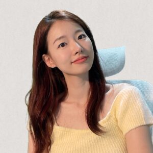 Lee Xia Instagram - ❤️이시아 팬미팅 공지❤️

무더운 날씨에 잘 지내고 계신가요?

8.31 토요일 오후 4시,
9.1 일요일 오후 4시, 
이틀 동안 서울시 서초구 서초동에서 팬미팅을 준비했어요!!🥰

저번 팬미팅에서 팬분들과 함께한 시간이 너무 행복했기에, 다시 한 번 더 팬미팅을 준비하게 되었네요!

사회는 2500여건의 행사 진행 경력을 자랑하는 인기MC이자 고려거란전쟁에서 양협역을 맡았던 김오복 배우님이 봐주시기로 했어요! 제 유튜브에도 출연한 적 있는데, 기억하시죠? 

그리고 팬미팅 당일에는 상품이 걸려있는 다양한 단체게임을 준비했어요!
성악을 전공한 친남동생과 그 친구가 와서 성악도 불러줄 거예요
저도 팬분들을 위한 작은 공연을 준비하고 있어요!

자세한 진행 순서와 티케팅 정보는 추후 다시 공지할게요!

빨리 만나고 싶어요♥