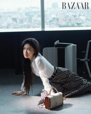 Lee Young-ae Instagram - 🌧🌈🥤🍹🍉🍇🌻⚘️🌸😉😊😘🩵💙🙇‍♀️🙆‍♀️
@harpersbazaarkorea 
@ralphlauren
