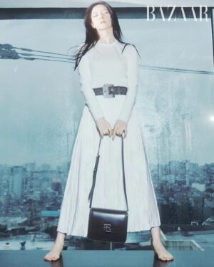 Lee Young-ae Instagram - 🌧🌈🥤🍹🍉🍇🌻⚘️🌸😉😊😘🩵💙🙇‍♀️🙆‍♀️
@harpersbazaarkorea 
@ralphlauren