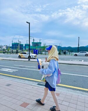 Lee Yu-bi Instagram - 🩵
1.산낙지탈출 
2.산책
3.운동
4.롯데왈드
5.쇼핑
6.눈누난나