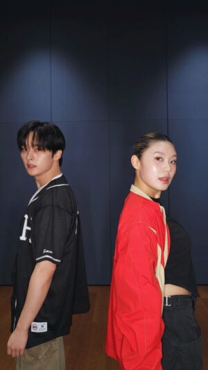 Leejung Lee Instagram - 리노의 #ChkChkBoom Challenge 🎯 w/ #Leejung #리정 님!✨

#StrayKids #스트레이키즈
#리노 #LeeKnow
#ATE
#ChkChkBoom
#StrayKidsComeback
#YouMakeStrayKidsStay