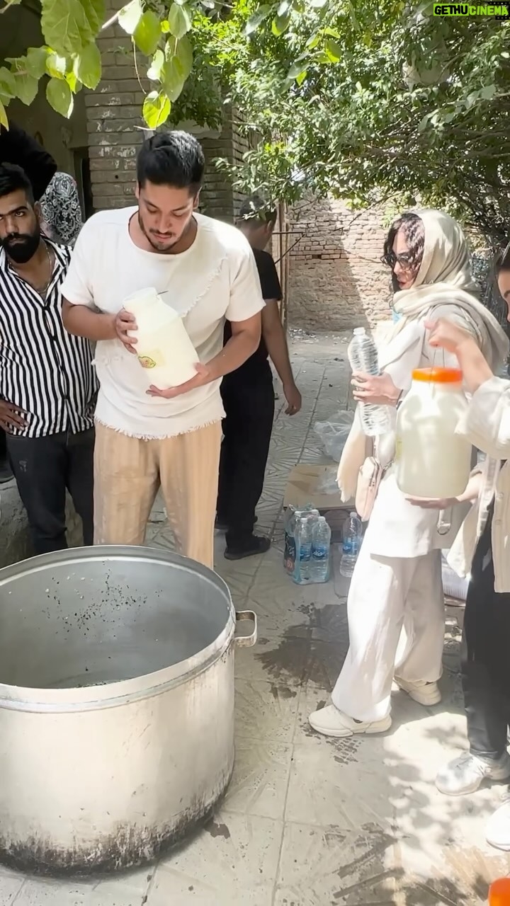 Leila Bolukat - 39.9K Likes - با سلام و احترام
خدمت همراهان همیشگی مهر لیلا
جمعه گذشته تیم اجرایی مهر لیلا به همراه تعدادی از همراهان عزیز برای پخش گوشت قربانی، اسباب بازی و وسایل و تجهیزات منازل، مهمان ساکنین مناطق محروم اطراف تهران بودند.
سپاسگزاریم از همه ی دوستانی که در یکی از گرمترین روزهای سال برای پخش مایحتاج نیازمندان مهرلیلا کنار ما بودند. به ویژه امیر آرتای عزیز که برای شکل گیری این اتفاق از ابتدا همراه ما بودند و نذر آب دوغ خیار خود را برای این مناطق پخش کردند .
و سپاس از همه ی دوستانی که در تهیه ارزاق و مایحتاج مورد نیاز و گوشت قربانی به ما دست یاری دادند.
مهرتان مستدام
تیم اجرایی مهرلیلا
.
.
شماره کارت جهت واریزی
5892101576083907
شماره شبا
IR860150000016360500538340
بنام خیریه مهرلیلا شمیرانات
.
.
#خیریه #مهرلیلا #کمک_رسانی #لیلا_بلوکات #امیرآرتا