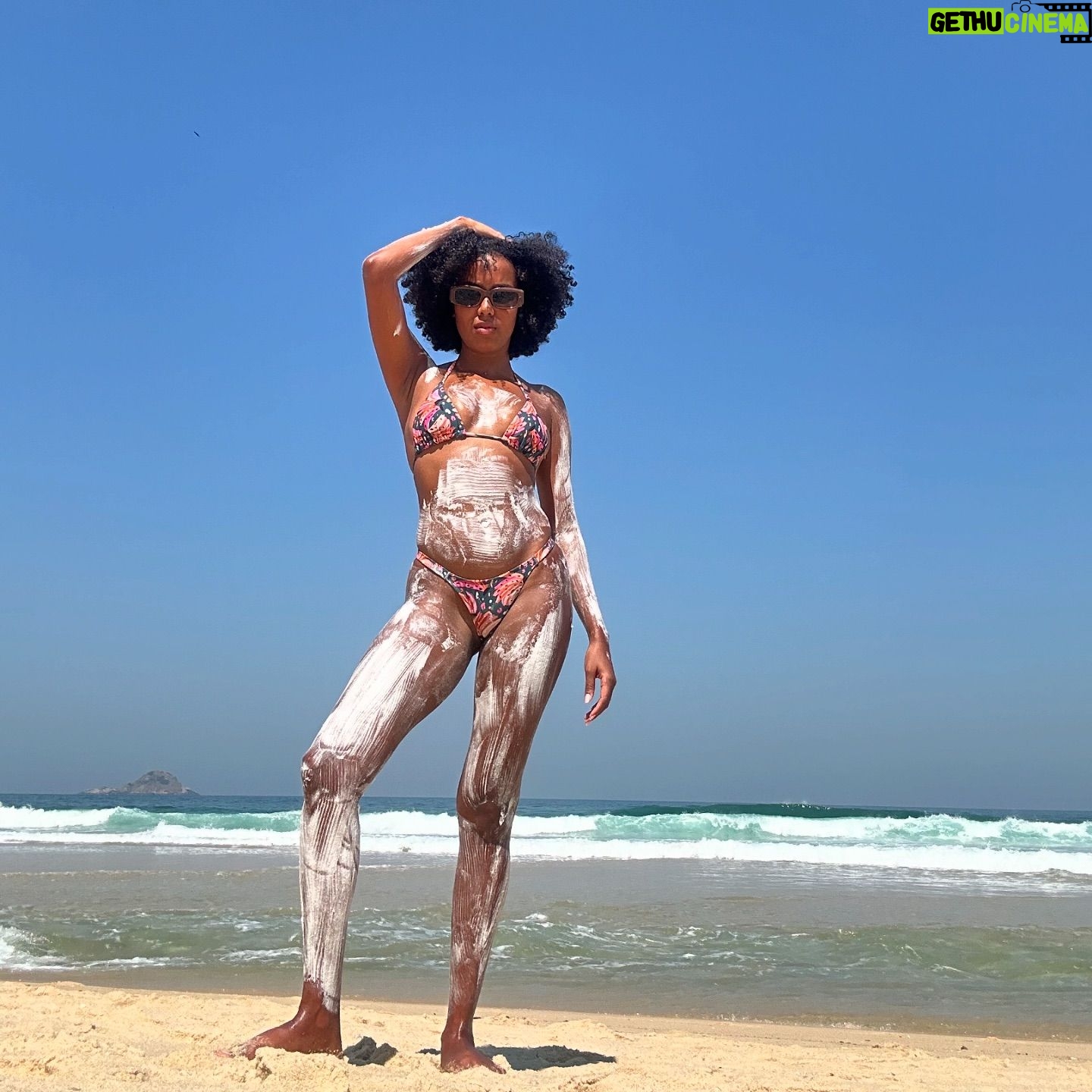 Lellê - 8.8K Likes - a vida carioca tem sua abundância 🔆