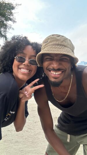 Lellê Instagram - com eles parece que eu ainda tenho 16 anos… 😮‍💨

nesse dia fui aluna do @ohiltinho, aula impecável! 
sou fã dele e admiro esse grande professor de Passinho 👣 

música: @djdyamante 
coreografia: @ohiltinho