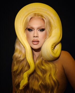 Lemon Instagram - like i’m medusa; turn his snake to stone 🗿

📸 @colingaudet45 
💄 @viktorpeters 
💇🏼‍♀️ @hairbymarcandre 
🐍 @k.fester