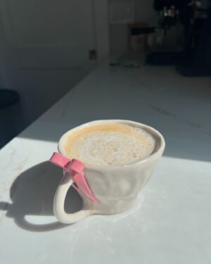 Leona Lewis Instagram - Things that are healing my heart this week 🌸 

*Recording music 🎶 
*Time w my daughter 
*Buying plants/flowers for our home 
*A good cup of coffee 

Sending love & I hope you’re able to take time to enjoy the simple things. Sometimes they have the deepest impact on our soul x