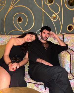 Leonardo Marques Instagram - Tan lines, tajine and theme nights filled @diegoriveramontes birthday in Marrakech. Next year bis ❤️☀️🏝️