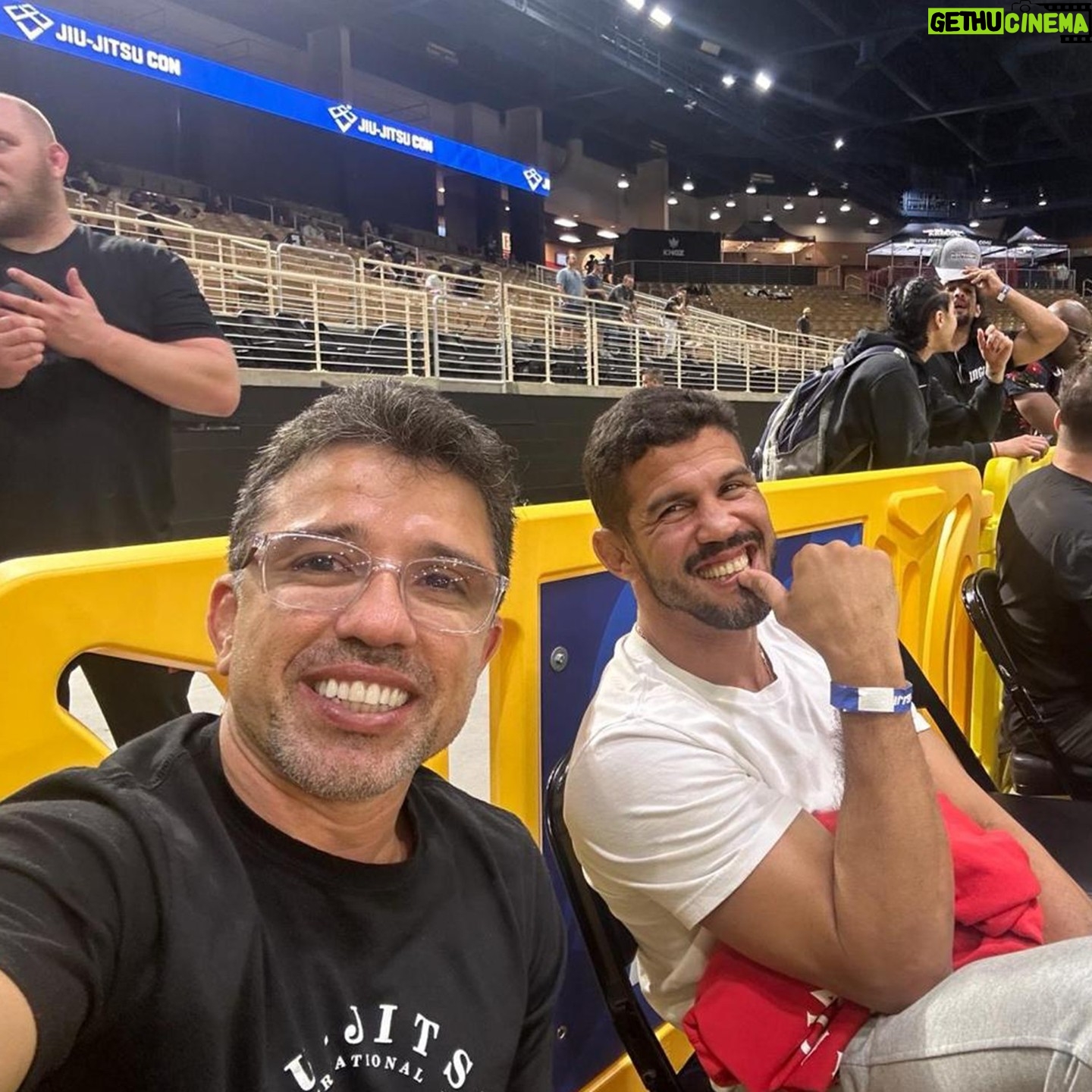 Leonardo Santos - 775 Likes - 🇺🇸🌟✨ What an incredible experience!
This year I had the opportunity to participate in the Pan-American Jiu-Jitsu Championship organized by the International Brazilian Jiu-Jitsu Federation (IBJJF), and it was simply amazing! 🥋🏆
🙌 I was also fortunate enough to be able to visit my friends during this journey. 🥋🏅
🇧🇷🌟✨ Que experiência incrível!
Este ano tive a oportunidade de participar do Pan-Americano de Jiu-Jitsu da International Brazilian Jiu-Jitsu Federation (IBJJF) e foi simplesmente top! 🥋🏆
🙌 Ainda tive a sorte de poder visitar meus amigos durante essa jornada. 🥋🏅
@marcelopereirabjj @leovieirabjj @rodrigo_cf_feijao @robinhomoura @andremottabjj @marciopaixaobjj @ronaldojacare
#novaunião #leosantos #jiujitsu #bjj #brazilian #artesuave #LeonardoSantos #highlights #UFC