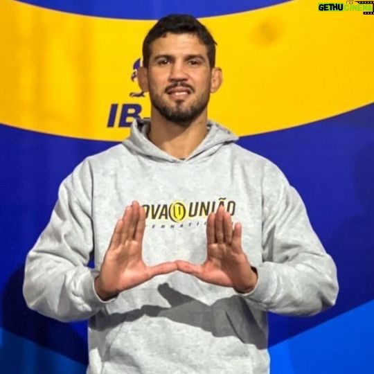 Leonardo Santos - 736 Likes - 🇺🇸 Nova Uniao
my family, my team, my bonds!
I could not fail to thank everyone who participated directly or indirectly in the efforts to ensure that our team's name was where it is, whether with words, incentives, publications, or with your presence at the World IBJJF Jiu-Jitsu Championship 2023 at The Walter Pyramid in Long Beach, CA.
I would like to thank all the Nova União branches that sent athletes, the teachers, and especially Márcio André, Fábio Andrade, and Rodrigo Feijão. You always strengthen our team!
Thank you @horlandomonteirobjj to bring all your athletes, great job in Hawai !!
🇧🇷 Nova União
minha família, minha equipe, meus laços!
Eu não poderia deixar de agradecer a todos que participaram direta o indireramente dos esforços para que o nome da nossa equipe estivesse aonde esta, seja com palavras, incentivos, publicações ou com as presenças de vocês no World IBJJF Jiu-Jitsu Championship 2023 na The Walter Pyramid em Long Beach, CA.
Agradeço a todas as filiais da Nova União que enviaram atletas, aos professores e em especial agradeço Márcio André, Fábio Andrade e Rodrigo Feijão. Vocês sempre fortalecem a nossa equipe!
Não posso esquecer da nossa antiga parceria que sempre traz bons frutos Horlando Monteiro (kimura) .
@teamnovauniao @leofariasphotos
#leosantos #leonardosantos #UFC #MMA #Fight #Fighter #santosbrothers #novauniao #wearenovauniao 🙌🏽 #bjj #jiujitsuvideos #jiujitsu #highlight