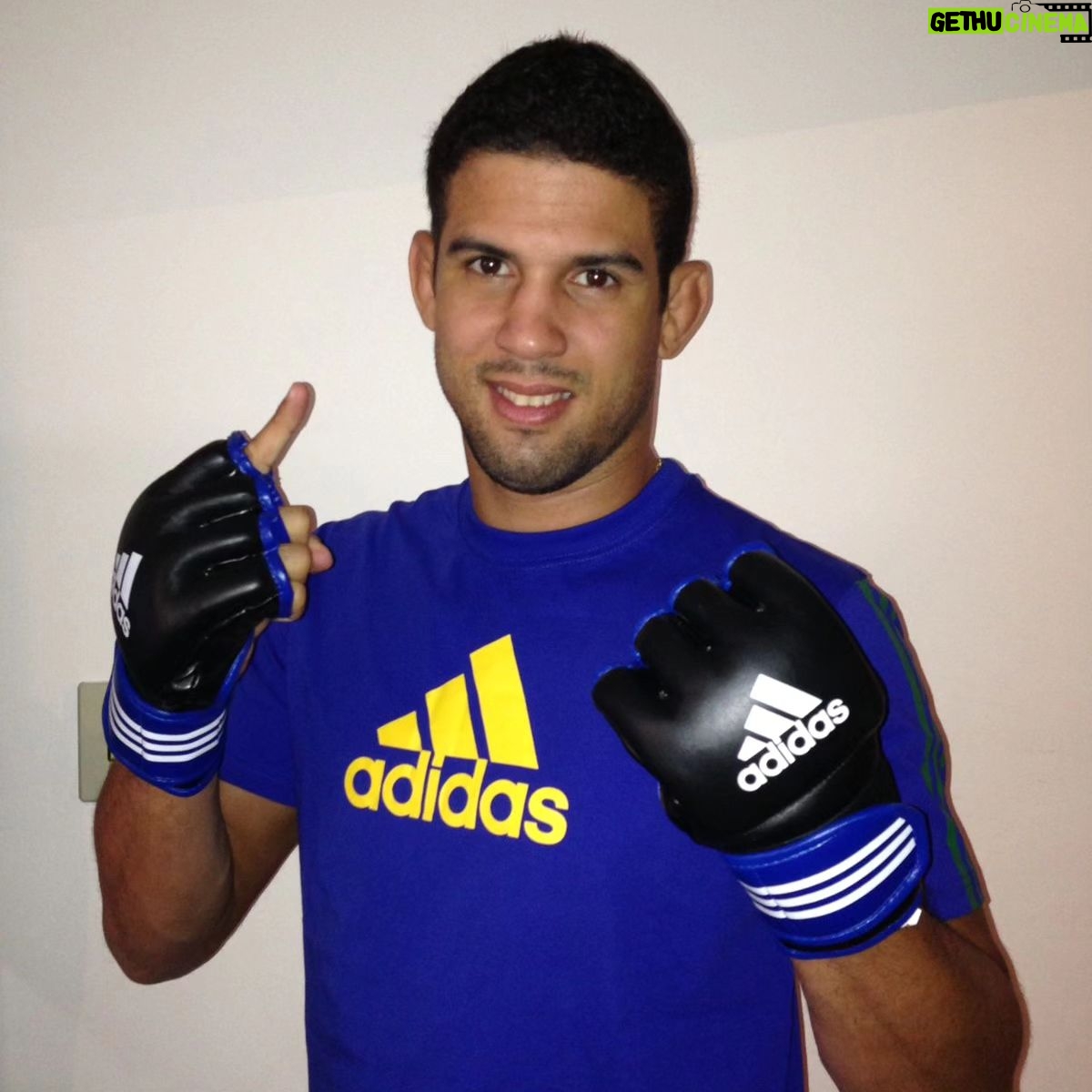 Leonardo Santos - 569 Likes - Throw back Monday #tbm
🇺🇸 I was the first MMA fighter sponsored by Adidas. I got this right after I won the TUF Brazil 2
🇧🇷 Eu fui o primeiro lutador de MMA patrocinado pela Adidas! Eu consegui isso logo depois que venci o TUF Brasil 2
#TUF #MMA #figther #sport #Jiu-jitsu #bjj #novauniao
@adidasbrasil @adidas