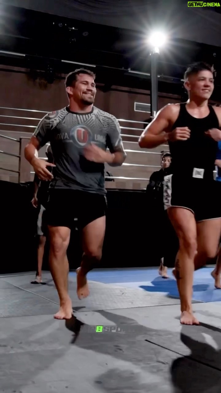 Leonardo Santos - 1.3K Likes - Marlon Sandro est no comando da equipe da Nova União, composta por atletas de MMA, que esta se
preparando para competir no Brasileiro
Sem Kimono da IBJUF. O campeonato esta agendado para o dia 24 de setembro, na Arena Olímpica de
Deodoro, no Rio de Janeiro.
Marlon Sandro is in charge of the Nova União team, made up of MMA athletes, which is preparing to compete in the IBJJF Brasileiro No-Gi. The championship will take place at the Deodoro Olympic Arena, on September 24th, in Rio de Janeiro.
#cbjj #brnogi #teamnovauniao