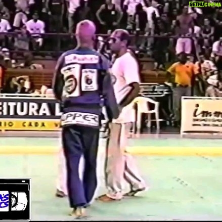 Leonardo Santos - 2.2K Likes - 🚨 ALERTA OLD SCHOOL
No quadro old school de hoje trazemos a batalha entre os lendários @LeoSantosjj (Nova União) e @LeoVieirabjj (Alliance), essa guerra aconteceu no brasileiro por equipes da @cbjjoficial em 2000.
Nesse brasileiro por equipes a @teamnovauniao saiu campeã seguido da equipe Alliance
Árbitro ninguém menos que professor @gordobjj
Edição: @jiujitsubrasiloficial
@ibjjf @cbjjoficial
Vídeo: canal YouTube @riccardoammendoliabjj
DEIXE SEU COMENTÁRIO
#jiujitsubrasiloficial #bjj #jiujitsu #cbjj #leosantos #novauniao #artesuave #champion
Reposted from @jiujitsubrasiloficial