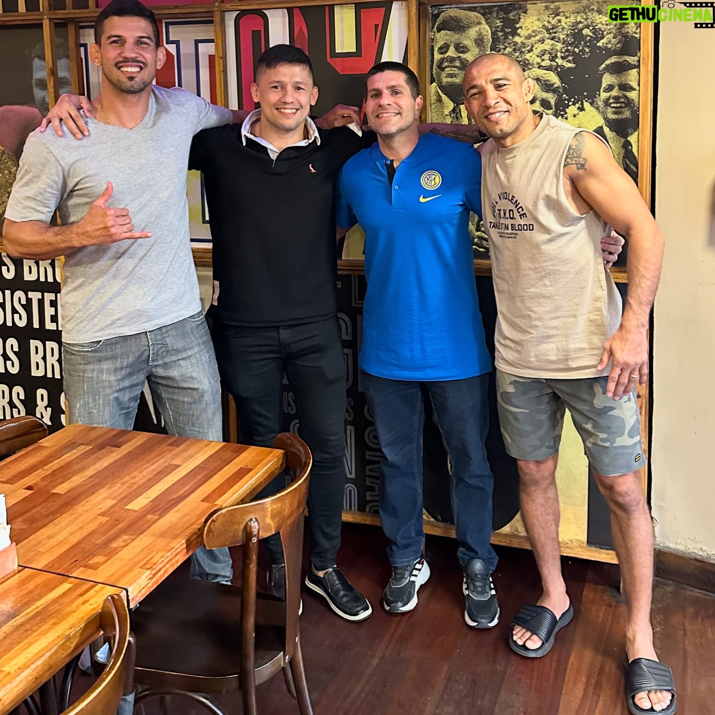 Leonardo Santos - 701 Likes - Almoço com o meu time do Balé Clássico. Com quem você faria uma aula experimental?
No melhor buffet do Rio de Janeiro. Qualidade e sabor é no Restaurante Broz. (@restaurantebroz) 🍽️