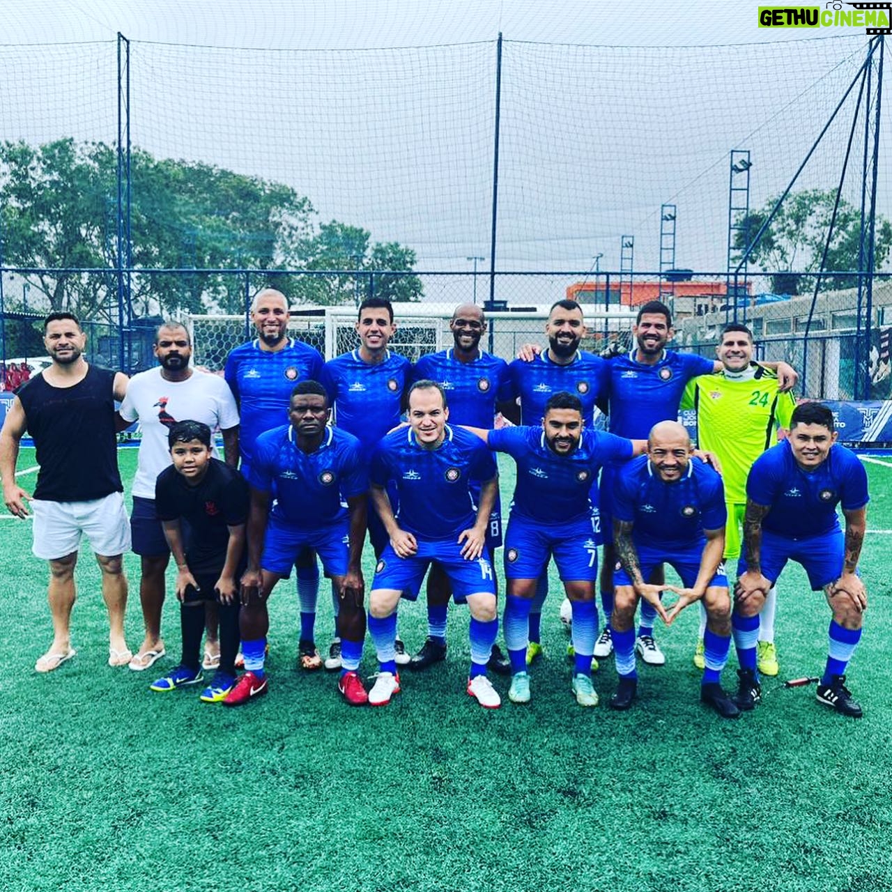 Leonardo Santos - 746 Likes - Fui convidado para participar de um jogo treino dessa seleção …
Pré requisitos :
Habilidade 🤔✅ ( tô voltando)
Velocidade ☑️( chuteira escorregando muito)
Marcação ✅( peguei leve )
Assistência ✅( não errei uma )
Gols☑️ ( joguei na zaga e não subi p o ataque )
Marcação ✅ ( marcando até 3 juntos )… Porrraaa Thiago
3 pontos ✅
Vontade ✅
Acredito que passei no teste, e logo serei convocado para mais uma vitória !! 😎🤣
As vezes me pergunto pq virei lutador,se meu dom era futebol !??🤔🤔🤷🏽♂️🤷🏽♂️🤦🏽♂️🤦🏽♂️😎🇧🇷
#arenacraquedoamanhã #craquedoamanhã #boleiro #craqueécraque #vasco