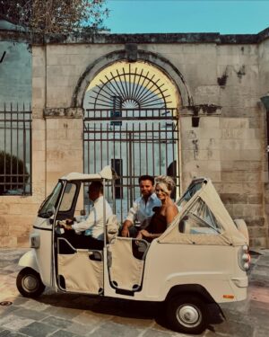 Leontine Borsato Instagram - PUGLIA ROADTRIP 
LECO & LEONTINE 🇮🇹 

Leco kende Puglia nog niet, dus het was de hoogste tijd om hem dit mooie authentieke stuk van Italië te laten zien. Het werd een week vol mooie gesprekken, huilen van het lachen, glammen met haar en make-up en fan-tas-tisch eten op veel prachtige verschillende plekken. Lieve Leec, thanks voor 35 jaar vriendschap én voor deze heerlijke één op één roadtrip. Het voelde weer als vanouds 🖤 
En voor iedereen die Puglia nog wilt ontdekken of nog tips nodig heeft: volg @ciaobellamoments 🇮🇹