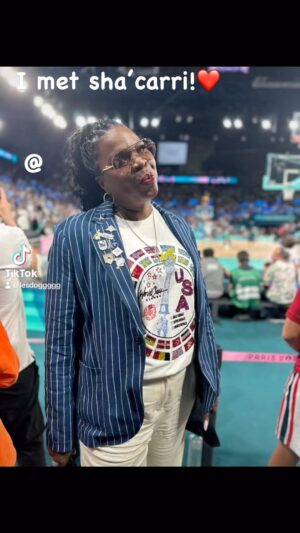 Leslie Jones Instagram - It’s giving “Olympic Commissioner” @gucci 
@newbottega 
@ysl 
@ralphlauren 
@marina.rinaldi 

Styled by @fresh2impress 
Makeup by @lolasbeautymark 
Hair by @shaluga111 T-shirt by @dazzledbybee 
@nbcolympics @teamusa