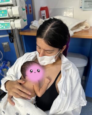 Lesslie Polinesia Instagram - Ser mamá es descubrir que el mayor acto de amor propio es cuidarme. Cuidar de mi, es cuidar de mi hija, ese ser que lleva mi esencia. Me di cuenta de lo importante que es tener una red de apoyo que sabes está velando por ti, abrazando con amor cada proceso que vas viviendo como lo son tu familia y la comunidad que va contigo de la mano. En cada abrazo, sonrisa y palabra de aliento, no solo nutren su vida si no también cultivas la tuya, es por eso que con mi alimentación y los multivitaminicos como materna ayudan a cumplir los requerimientos nutricionales.

En Ecuador, Centroamérica y República Dominicana también puedes encontrar el portafolio de Nestlé®️ Materna®️

 @maternalnutritionmx
#MaternaEnCadaEtapa #Materna #publicidad