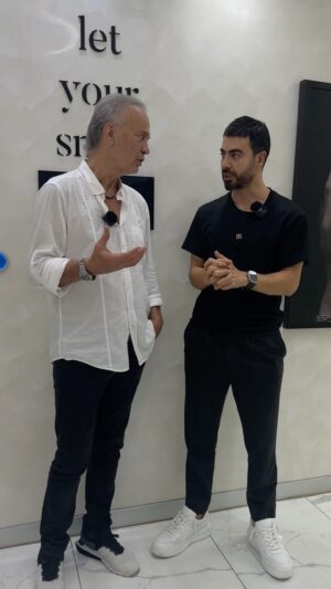 Levent Özdilek Instagram - Çok değerli sanatçı Levent Özdilek ile bugün beraberdik! Ağız ve diş sağlığı için sizi seçen çok değerli Levent Özdilek'e teşekkür ederiz!

@demoklinik @emshapeturkiye @demo_hair