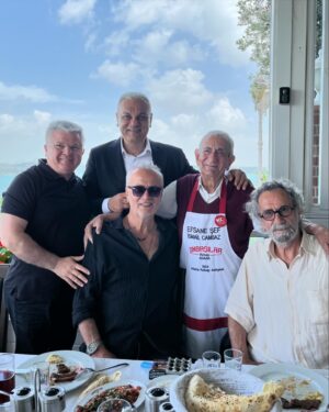 Levent Özdilek Instagram - #nisandaadanada dump 
Bir Adana Portakal Çiçeği Karnavalı daha kazındı belleklerimize.
Adana’ya müthiş bir enerji ve marka değeri kazandıran sevgili @ahbozkurt001 sevgili @must_ent @sedaelibol_  @nisandaadanada ekibine, bu oluşuma desteğini esirgemeyen sayın başkan @zeydankaralar01 a ve ekibine ve elbette canım Adana’lılara teşekkürler!

Dünyanın dikkatini çekmeye devam ✌️
#adanaportakalçiçeğikarnavalı 
#adanaportakalçiçeğifestivali 
#adana #dump
