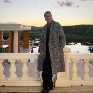 Levent Özdilek Instagram - Don't wory! Sun Will be Shine 😎

Styling: @mugecitak 
Fotoğraf: @asliibayraktaroglu