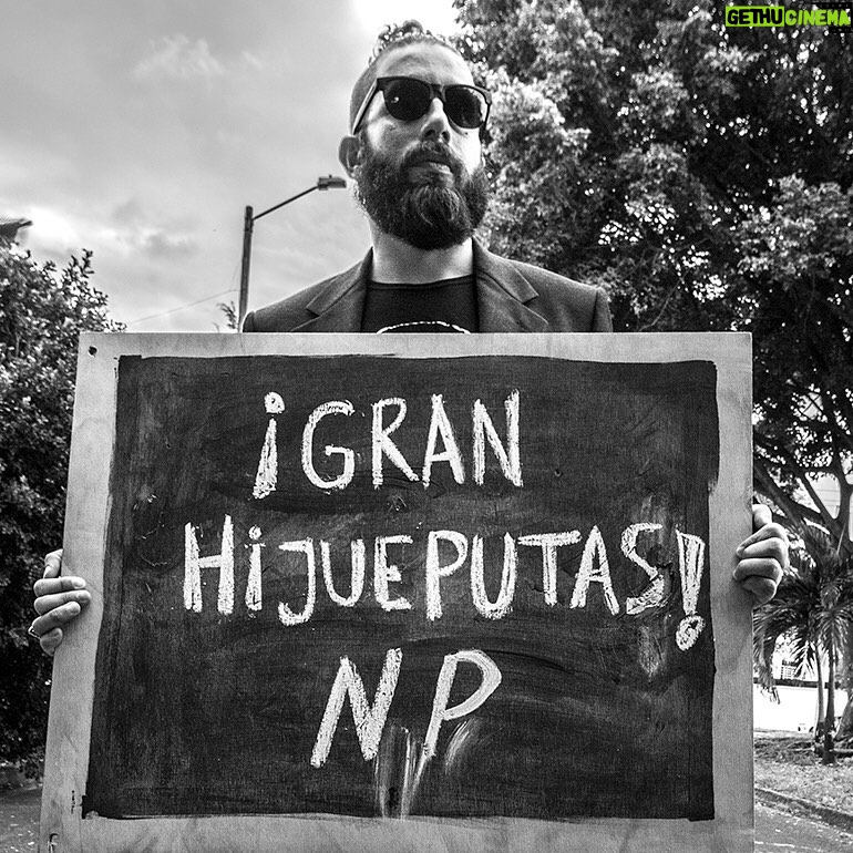 Levy Rincón - 8.9K Likes - Les comparto esta foto que me tomaron para una entrevista que saldrá hoy en la revista @rollingstonecolombia. ¡Gracias a todos por el apoyo a NOTIPARACO!
Foto: @mocjfotografiaenmovimiento
#Notiparaco