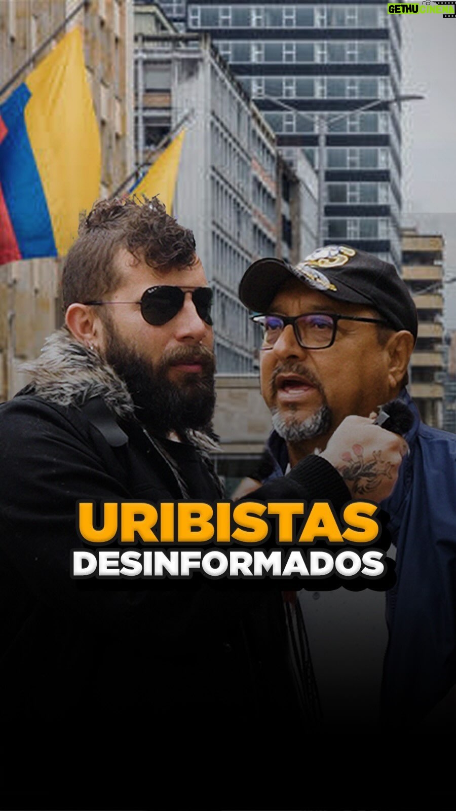 Levy Rincón - 5.9K Likes - "El gorbierno de Petro es mejor porque piensa en la gente pobre y los gobiernos de antes lo único que hacían eran robarse al país. A los periodistas les están pagando para que hablen mal de Petro y Duque lo que hizo fue saquear al país"
¡Vox Pop completo en mi canal de YouTube!