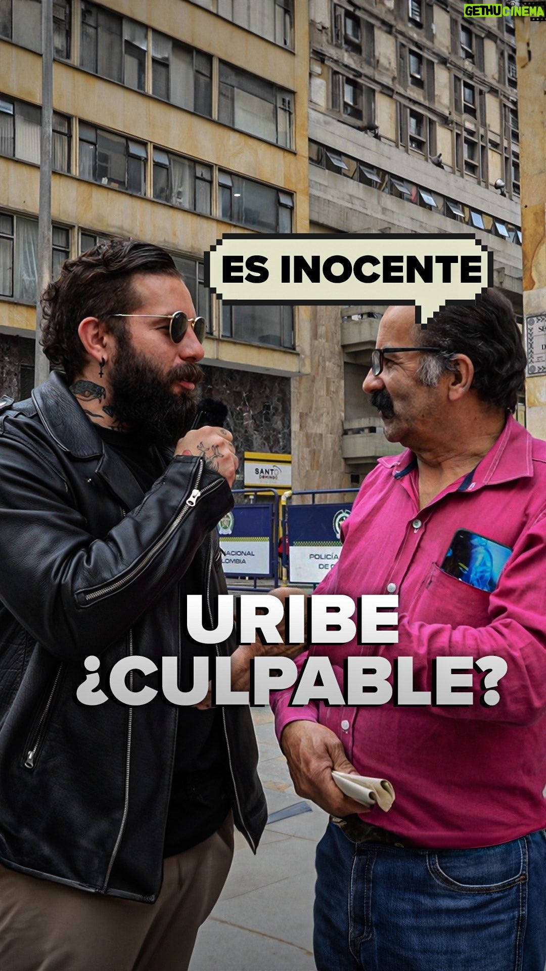 Levy Rincón - 4.4K Likes - Volvió Mancuso a Colombia y Uribe anda temblando de miedo. Por eso salimos a preguntarle a la gente si el ex presidente es culpable o inocente y si debería estar en la cárcel o no. ¡Vox Pop completo desde las 6 pm en mi canal de YouTube!
Link en la bio 👆