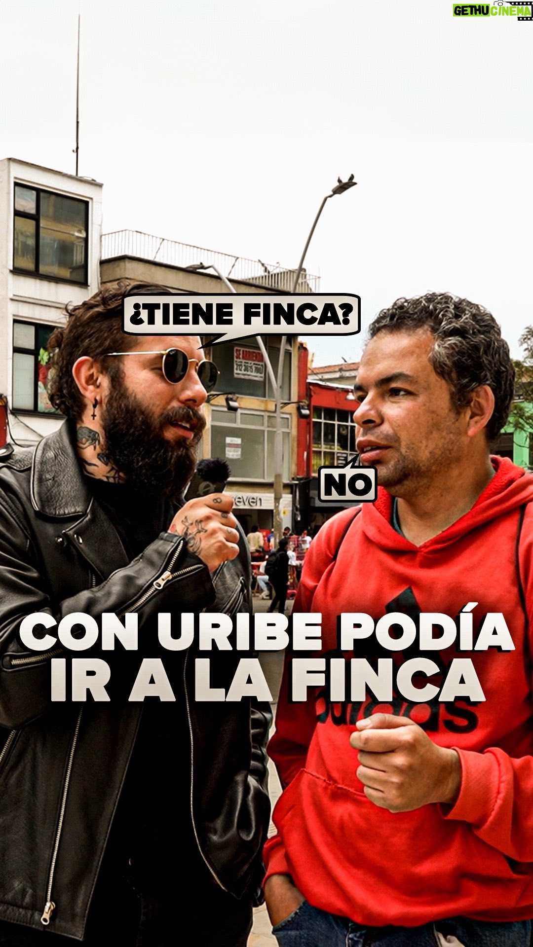 Levy Rincón - 2.6K Likes - Me gustaba Uribe porque podíamos viajar a las fincas en nuestros carros.
¿Tiene finca? No
¿Y tiene carro? Tampoco.
¡Ah, bueno, si quiera!
Vox Pop completo en mi canal de YouTube. ¡Link en la bio 👆!