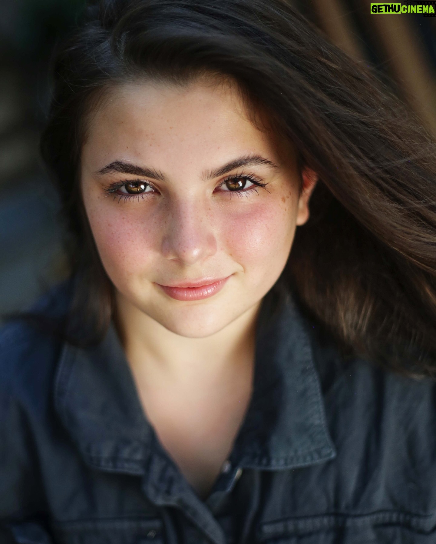 Lexi Rabe - 8.7K Likes - New headshots #12 thx mom @jessicarabephoto kind of crazy to realize that all of these shots were taken in the same location on the same day by the same person. Just great for different looks!
#actor #tween #model #singer #dreamer #believer #daughterofgod👑