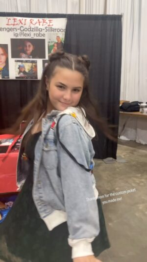 Lexi Rabe Instagram - Having a blast @mightyconconventions!! #comiccon #marvel #avengers