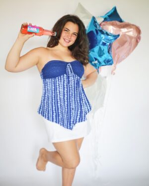 Lexi Rabe Instagram - Happy Fourth of July America! I hope you have a fun and safe celebration! Don’t forget to enjoy a treat - mine? @hollywoodsshirleytemplesoda #fourthofJuly #ad #shirleytemple #soda #pop