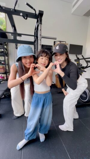 Li Sum Ling Instagram - .
@kakaball323 好叻啊 好快就學完 仲跳得好好🧚🏻‍♂️👧🏻
師傅是最好的 @kaytse 多謝你同我一齊跳spyling🥹🫶🏻💕
Yeahhhhh👯‍♀️👯‍♀️