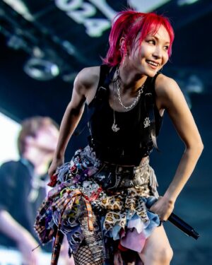 LiSA Instagram - 「ROCK IN JAPAN FESTIVAL 2024」ありがとう。
また最高な夏一緒に更新しようね🪄

RT
5年ぶりの「ROCK IN JAPAN FESTIVAL 2024」でしたっ。
初めて出演させてもらった2015年小栁さんが私に託してくれたロックヒロインを胸にステージに立ってきました。あれから #ロッキン　のみなさんと何度も最高な夏を更新しながらこの景色を観る日をずっとずっと待っていました。最高な夏更新したね。
みんなの歌声も叫び声もクラップの景色もジャンプしてくれふ波も、ここにしかない最高な絶景でした！暑い中遊んでくれてありがとう。
次は秋、9月からアリーナツアーで遊ぼうね🥂やくそく👆

【LiVE】全国アリーナツアー「LiVE is Smile Always～COCKTAiL PARTY～」チケット発売中🍸

9/14(土)大阪城ホール ※SWEET
9/15(日)大阪城ホール ※SOUR
9/21(土)ポートメッセなごや 第1展示館(愛知) ※SWEET
9/22(日)ポートメッセなごや 第1展示館(愛知) ※SOUR
9/28(土)横浜アリーナ(神奈川) ※SWEET
9/29(日)横浜アリーナ(神奈川) ※SOUR
10/19(土)真駒内セキスイハイムアイスアリーナ(北海道) ※SWEET
10/20(日)真駒内セキスイハイムアイスアリーナ(北海道) ※SOUR
11/3(日)マリンメッセ福岡A館 ※SWEET
11/4(月祝)マリンメッセ福岡A館 ※SOUR
11/16(土)セキスイハイムスーパーアリーナ(宮城) ※SWEET
11/17(日)セキスイハイムスーパーアリーナ(宮城) ※SOUR
11/30(土)国立代々木競技場第一体育館(東京) ※SWEET
12/1(日)国立代々木競技場第一体育館(東京) ※SOUR
12/14(土)サンドーム福井 ※SWEET
12/15(日)サンドーム福井 ※SOUR
※DAY1がSWEET・DAY2がSOURとなります。

e (イープラス)
eplus.jp/lisa2024/

ローソンチケット
l-tike.com/lisa/

チケットぴあ
w.pia.jp/t/lisa-2024/

#LiSAカクテルパーティー　
#RIJF2024

l.lxixsxa.com/cocktailparty/

📸　@vizkage