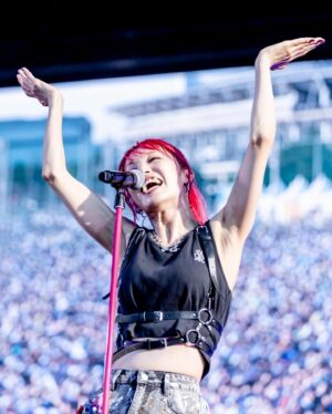 LiSA Instagram - 「ROCK IN JAPAN FESTIVAL 2024」ありがとう。
また最高な夏一緒に更新しようね🪄

RT
5年ぶりの「ROCK IN JAPAN FESTIVAL 2024」でしたっ。
初めて出演させてもらった2015年小栁さんが私に託してくれたロックヒロインを胸にステージに立ってきました。あれから #ロッキン　のみなさんと何度も最高な夏を更新しながらこの景色を観る日をずっとずっと待っていました。最高な夏更新したね。
みんなの歌声も叫び声もクラップの景色もジャンプしてくれふ波も、ここにしかない最高な絶景でした！暑い中遊んでくれてありがとう。
次は秋、9月からアリーナツアーで遊ぼうね🥂やくそく👆

【LiVE】全国アリーナツアー「LiVE is Smile Always～COCKTAiL PARTY～」チケット発売中🍸

9/14(土)大阪城ホール ※SWEET
9/15(日)大阪城ホール ※SOUR
9/21(土)ポートメッセなごや 第1展示館(愛知) ※SWEET
9/22(日)ポートメッセなごや 第1展示館(愛知) ※SOUR
9/28(土)横浜アリーナ(神奈川) ※SWEET
9/29(日)横浜アリーナ(神奈川) ※SOUR
10/19(土)真駒内セキスイハイムアイスアリーナ(北海道) ※SWEET
10/20(日)真駒内セキスイハイムアイスアリーナ(北海道) ※SOUR
11/3(日)マリンメッセ福岡A館 ※SWEET
11/4(月祝)マリンメッセ福岡A館 ※SOUR
11/16(土)セキスイハイムスーパーアリーナ(宮城) ※SWEET
11/17(日)セキスイハイムスーパーアリーナ(宮城) ※SOUR
11/30(土)国立代々木競技場第一体育館(東京) ※SWEET
12/1(日)国立代々木競技場第一体育館(東京) ※SOUR
12/14(土)サンドーム福井 ※SWEET
12/15(日)サンドーム福井 ※SOUR
※DAY1がSWEET・DAY2がSOURとなります。

e (イープラス)
eplus.jp/lisa2024/

ローソンチケット
l-tike.com/lisa/

チケットぴあ
w.pia.jp/t/lisa-2024/

#LiSAカクテルパーティー　
#RIJF2024

l.lxixsxa.com/cocktailparty/

📸　@vizkage