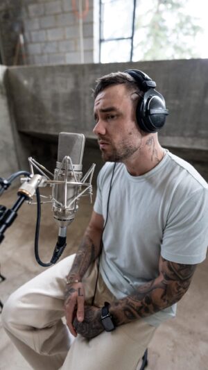 Liam Payne Instagram - Teardrops (Acoustic) video is out now 💧