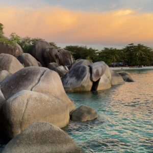 Lidya Maulida Djuhandar Instagram - just another glimpse of Belitung’s beauty

thank you @tanahairbetattv @transtv_corp for the fun experience ╰(*´︶`*)╯♡