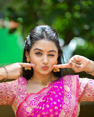 Likitha Murthy Instagram - 🌷✨

@apoorva_reddy_yaramala 
Saree: @aarvicouture_official 
Pc: @shiva_photography_1098