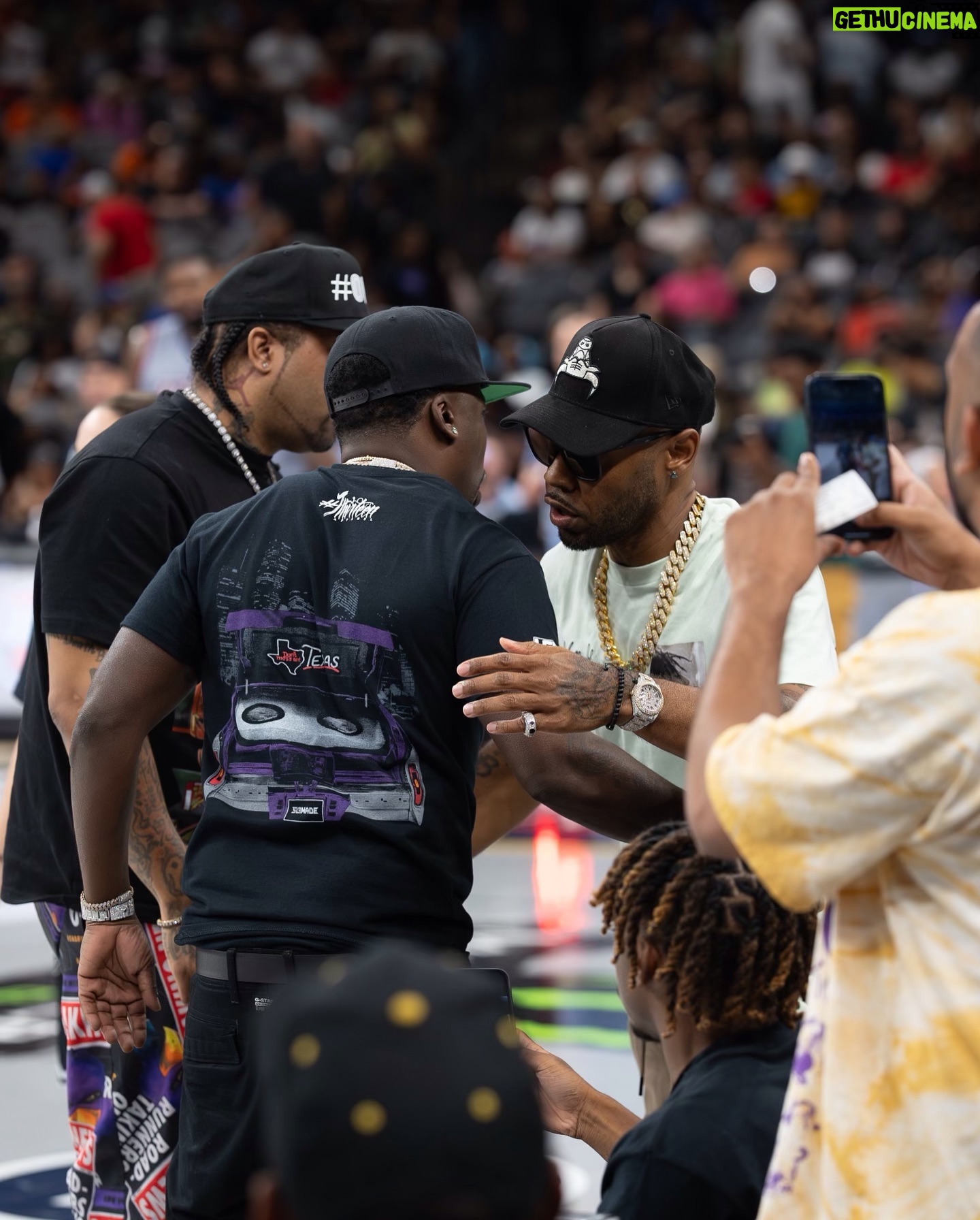 Lil' Flip - 11.4K Likes - “ YESTERDAY WAS A #GOODDAY 🏀 I GOT TO SEE MY FORMER LOUD RECORDS LABEL MATE @xzibit AND THE GOAT 🐐 @juliuserving 🏆🏀TRIED ON @xzibit ⛓ AND THEN I WAS WIT MY #SCREWEDUPCLICK🔩 BROTHERS @chriswizzzard_suc & @donke713 AS WELL! & MY #CLOVERLAND🍀 BROTHER @dr.zalean & MY @gtdigitaldistribution BROTHER @fatheplug 🔌 AND MR. #NWA @icecube & @thebig3 & @therealdubwc 🐐🐐🐐🐐🐐🐐🐐🐐🐐🤠✊🏾🎶🍀💯 #SANANTONIO WAS #TRILL 🫡 #333 “
PHOTOS BY: @CoolyFilms