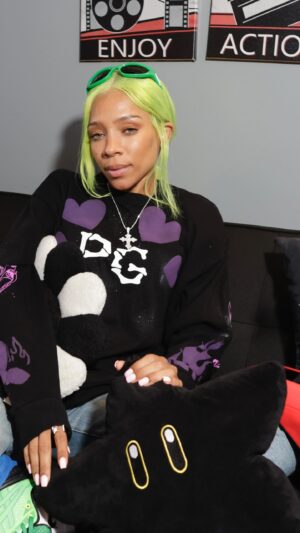 Lil Mama Instagram - DO IT FOR YOU… FUCC THEM!!!💯‼️

I know I’m not glamorous right but I wanted to share this message with you.  Stay motivated, keep going n don’t ever let anyone project their fears or insecurities on you!!!