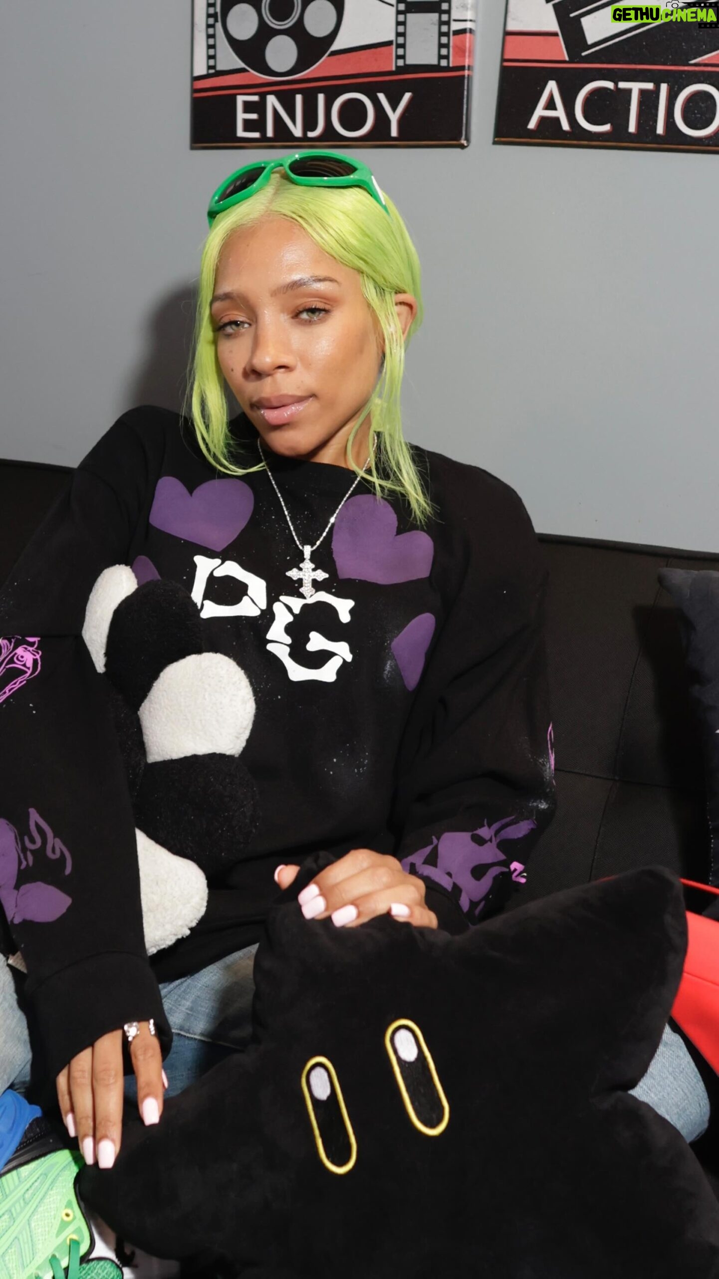 Lil Mama - 3 Likes - DO IT FOR YOU… FUCC THEM!!!💯‼️
I know I’m not glamorous right but I wanted to share this message with you. Stay motivated, keep going n don’t ever let anyone project their fears or insecurities on you!!!