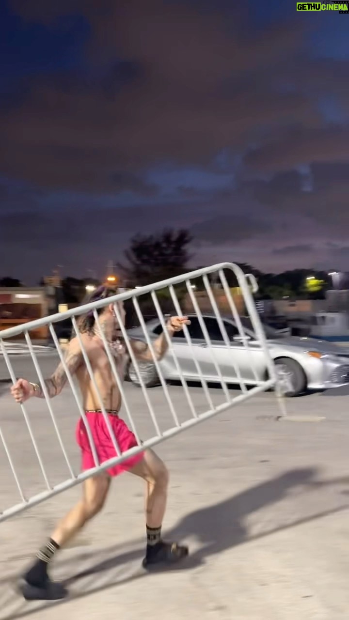 Lil Pump - 223K Likes - CATCHING PEDOS THIS IS FUCKING DISGUSTING & IT HAS TO STOP ME & @vitalythegoat WIPEING THE STREETS OUT