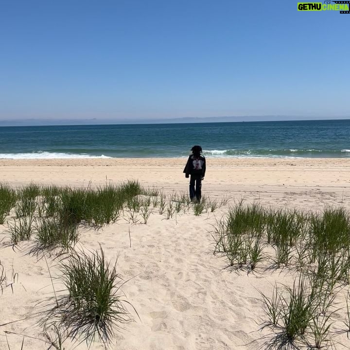 Lil Tecca - 398.1K Likes - i hate the beach