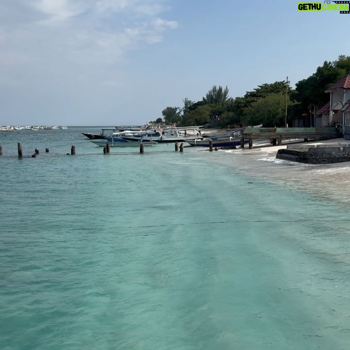 Lila Baklesi - 4.4K Likes - 1.Meet the right person aka @jackbrito2
2.Change your itinerary and go with her to an island that you have never heard of.
3.Welcome to Paradise.
Gili Trawangan
is a small island in Indonesia,1,5 hours by boat from Bali.
It is a traditionally Muslim community, like the rest of Indonesia.
The waters are crystal clear and motorised transport is banned from the island.You can either walk or rent a bike.
Came here for a night,might extend my visit😉
#indonesia #gilit #gilitrawangan #giliislands #changeyouritinerary